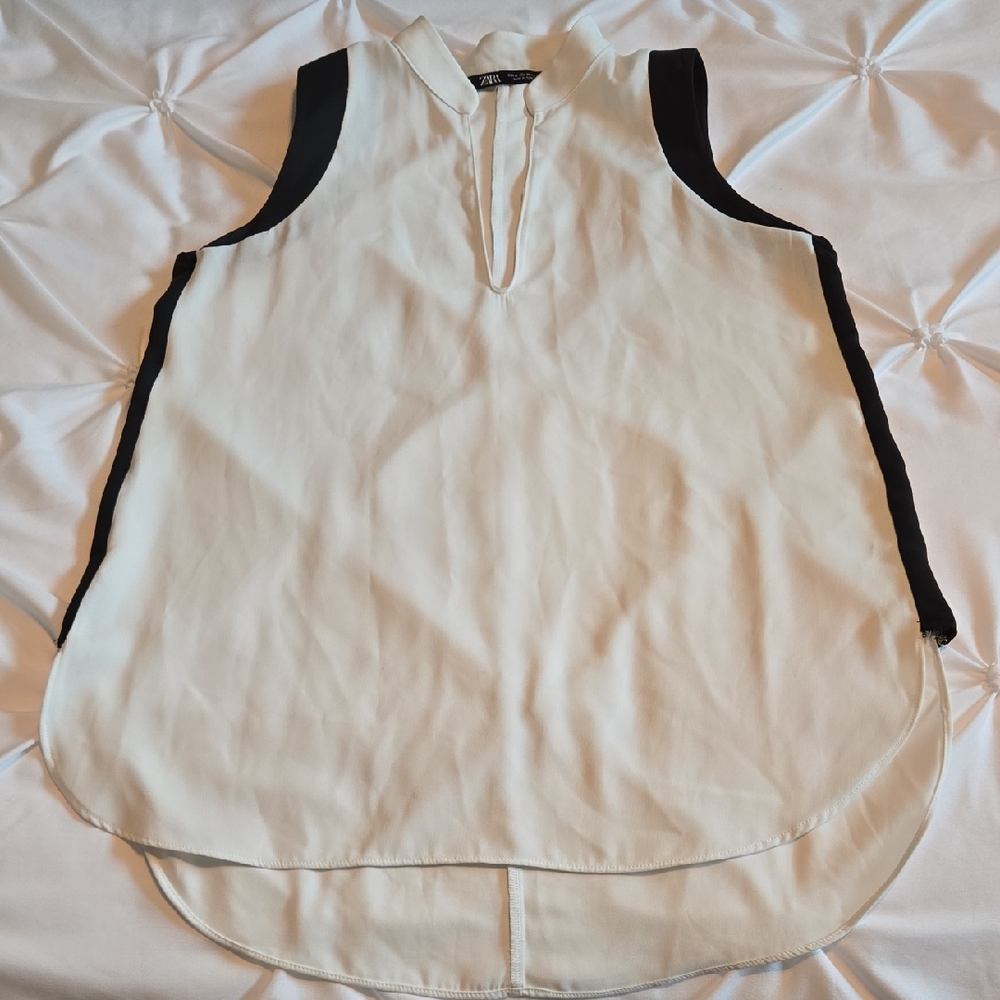 Zara Women's Black and White Sleeveless Blouse